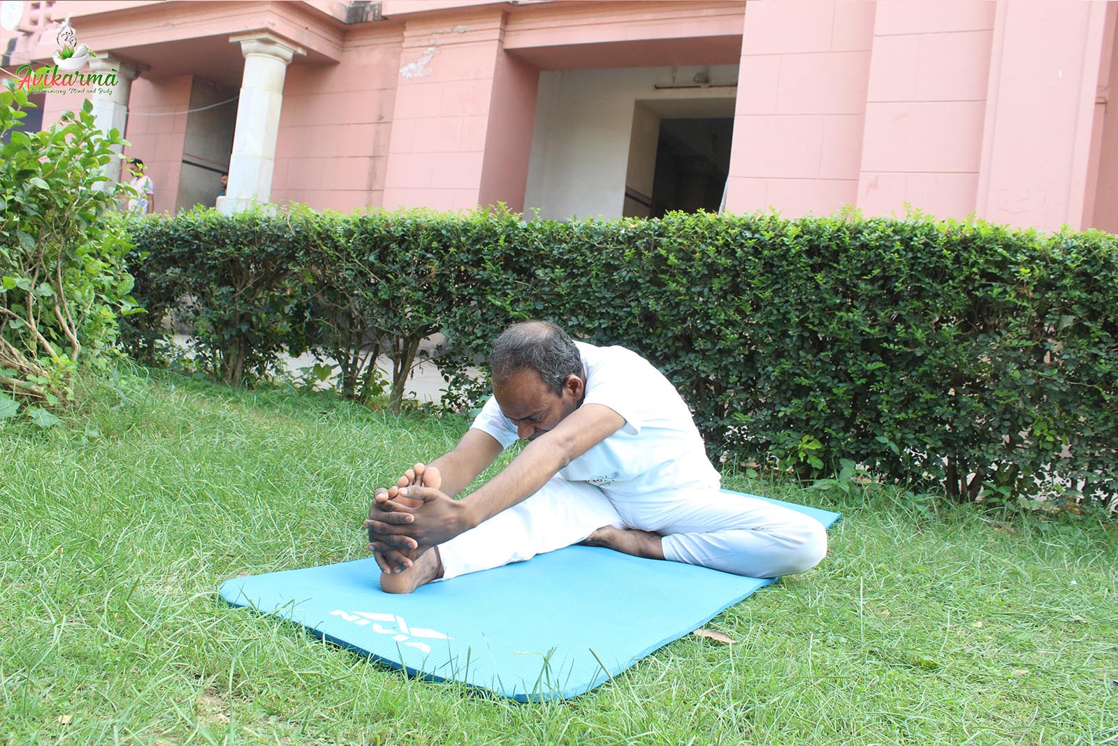 Janu Sirsasana